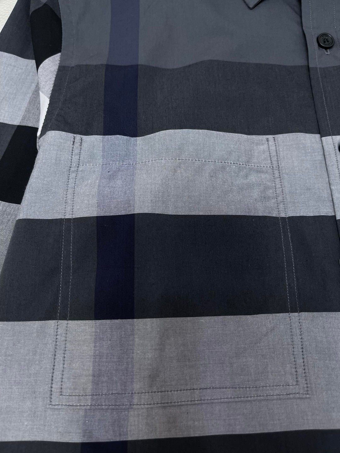Burberry 巴宝莉 格纹字母logo印花衬衫 长袖 外套 秋冬款 米色 灰色 80331011
