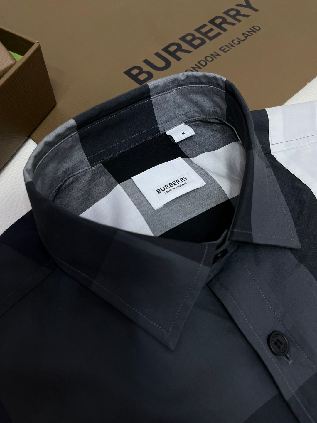 Burberry 巴宝莉 格纹字母logo印花衬衫 长袖 外套 秋冬款 米色 灰色 80331011