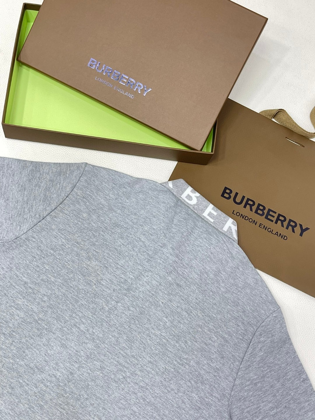 Burberry 巴宝莉 纯色logo字母领Polo衫 短袖 T恤 圆领 短款 夏季 黑色 白色 80675361 80135011