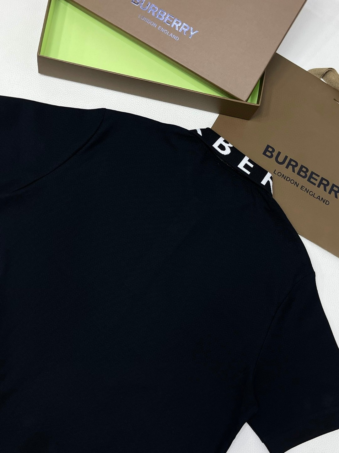 Burberry 巴宝莉 纯色logo字母领Polo衫 短袖 T恤 圆领 短款 夏季 黑色 白色 80675361 80135011