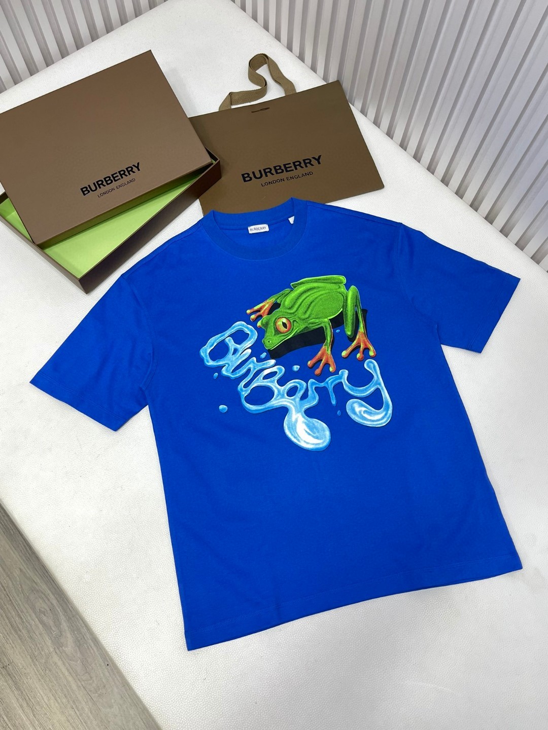 Burberry 巴宝莉 青蛙图案印花短袖 T恤 圆领 短款 夏季 白色 蓝色 72747678