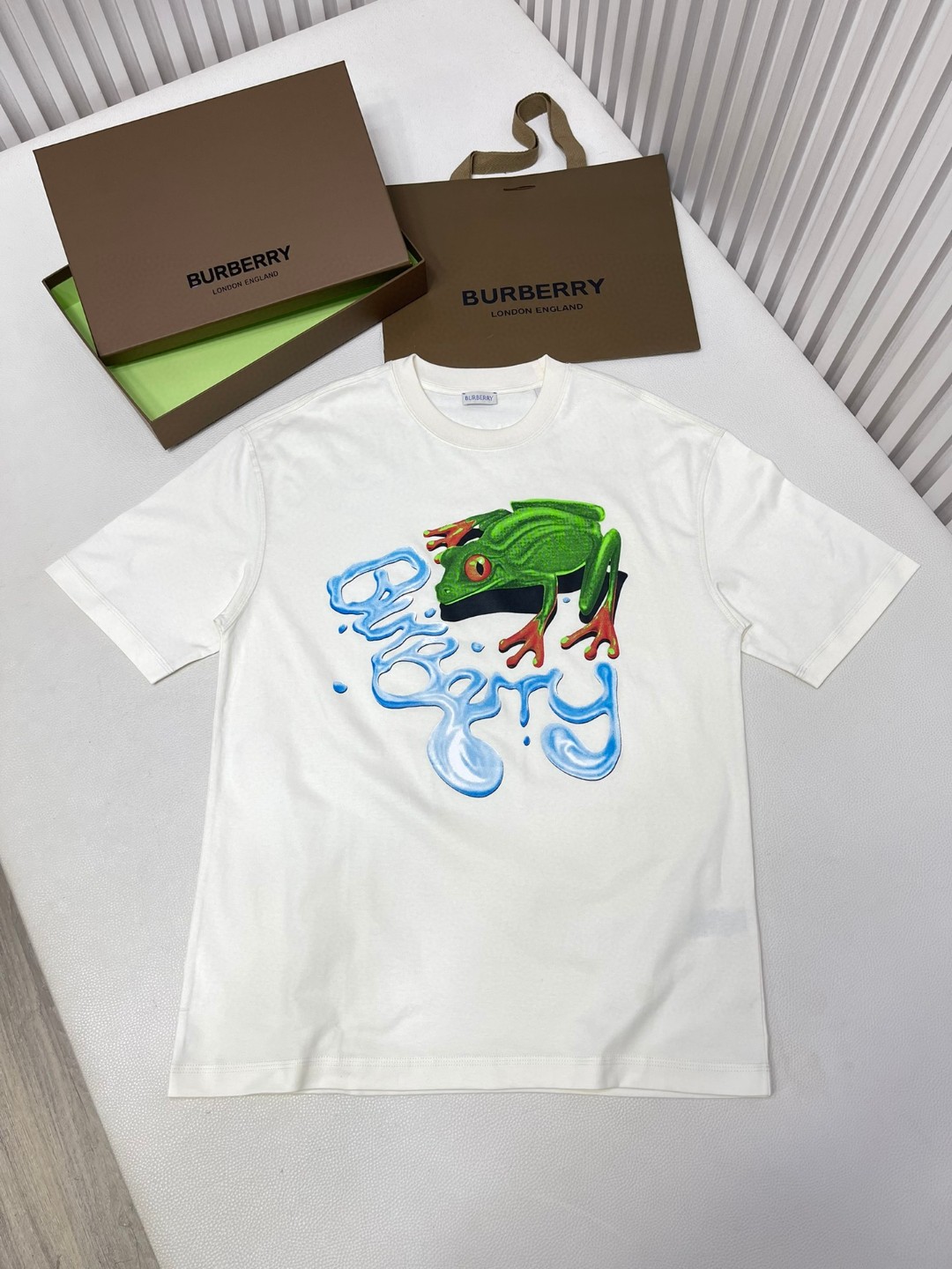 Burberry 巴宝莉 青蛙图案印花短袖 T恤 圆领 短款 夏季 白色 蓝色 72747678
