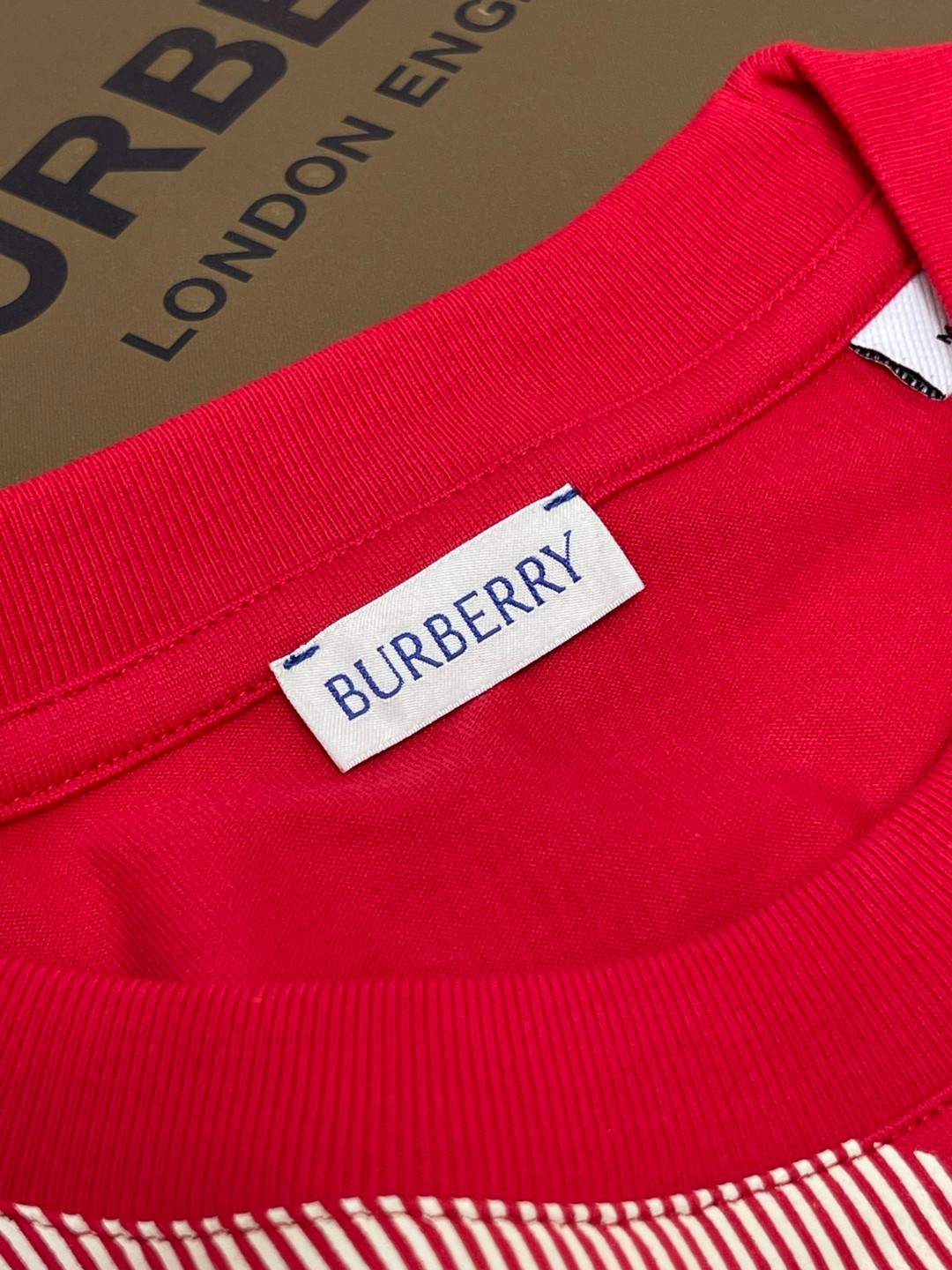 Burberry 巴宝莉 格纹短袖 T恤 圆领 短款 夏季 蓝色 红色