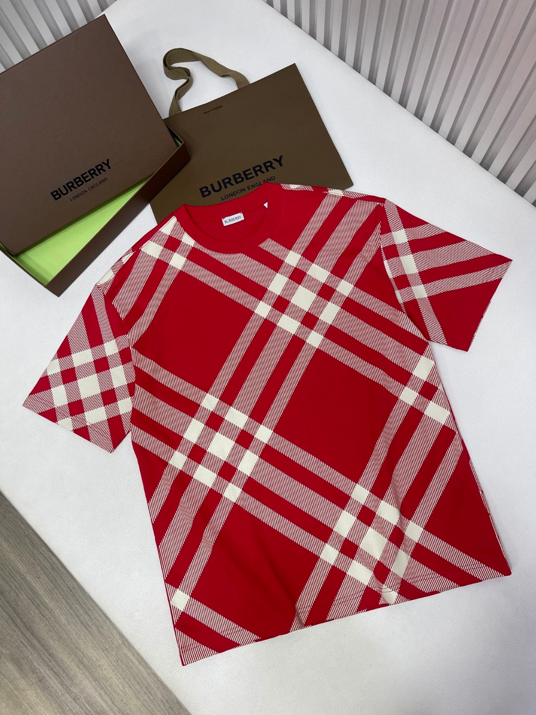 Burberry 巴宝莉 格纹短袖 T恤 圆领 短款 夏季 蓝色 红色