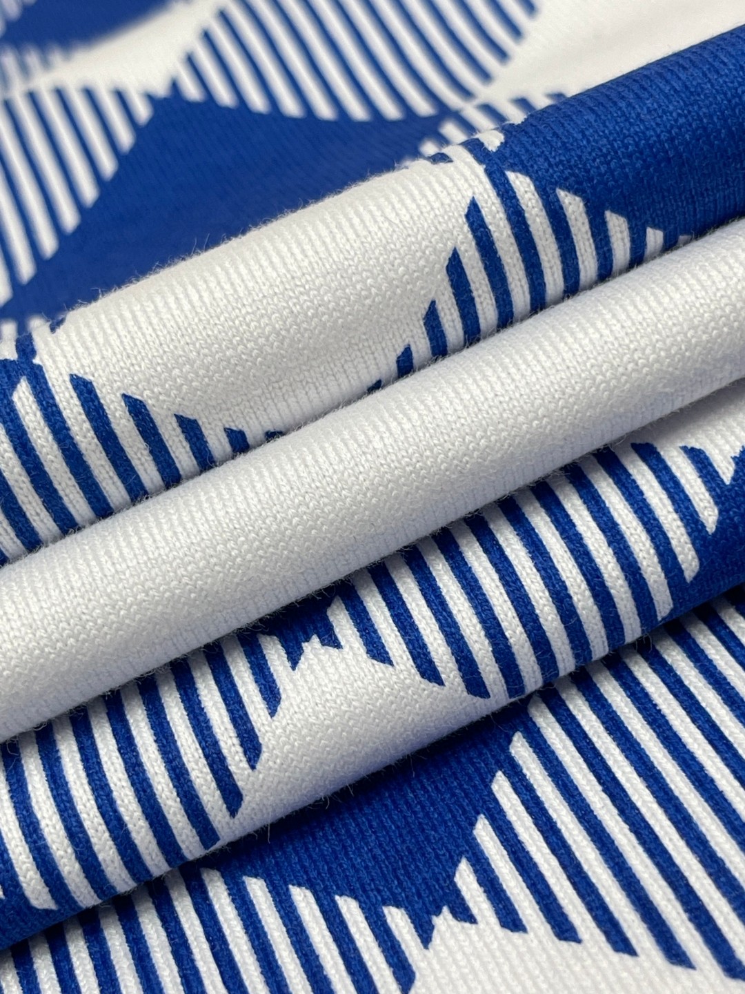 Burberry 巴宝莉 格纹短袖 T恤 圆领 短款 夏季 蓝色 红色