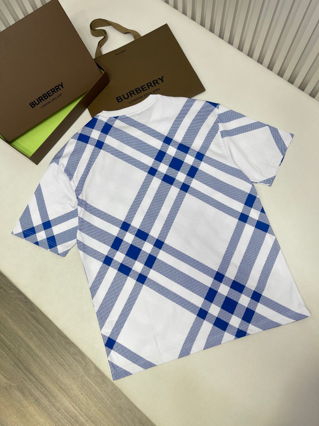 Burberry 巴宝莉 格纹短袖 T恤 圆领 短款 夏季 蓝色 红色