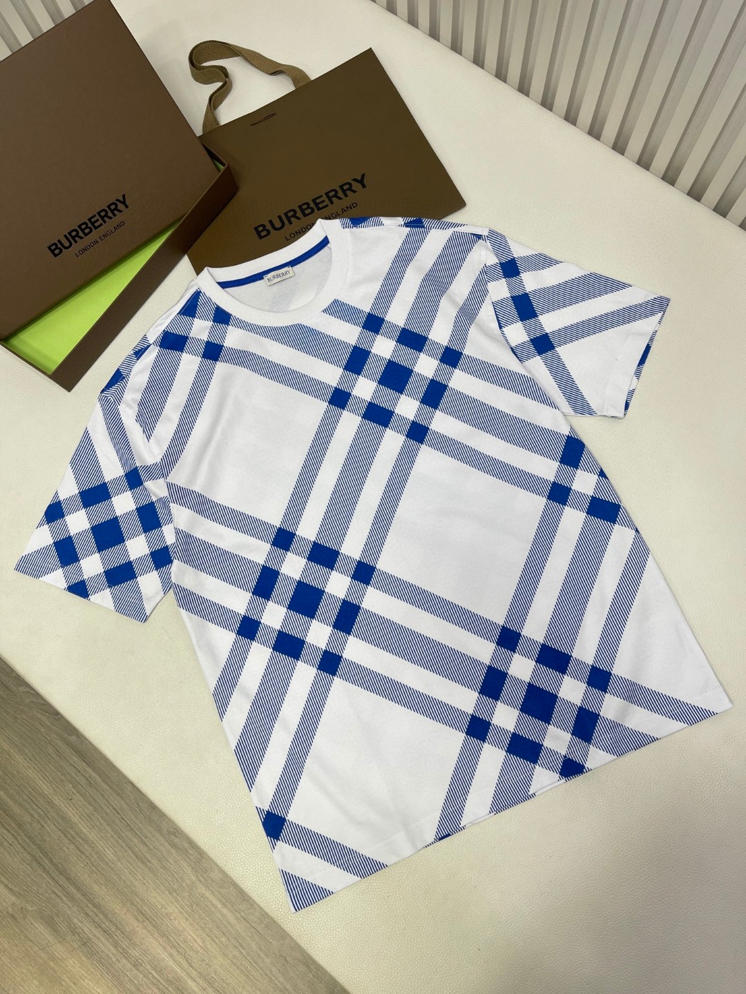 Burberry 巴宝莉 格纹短袖 T恤 圆领 短款 夏季 蓝色 红色