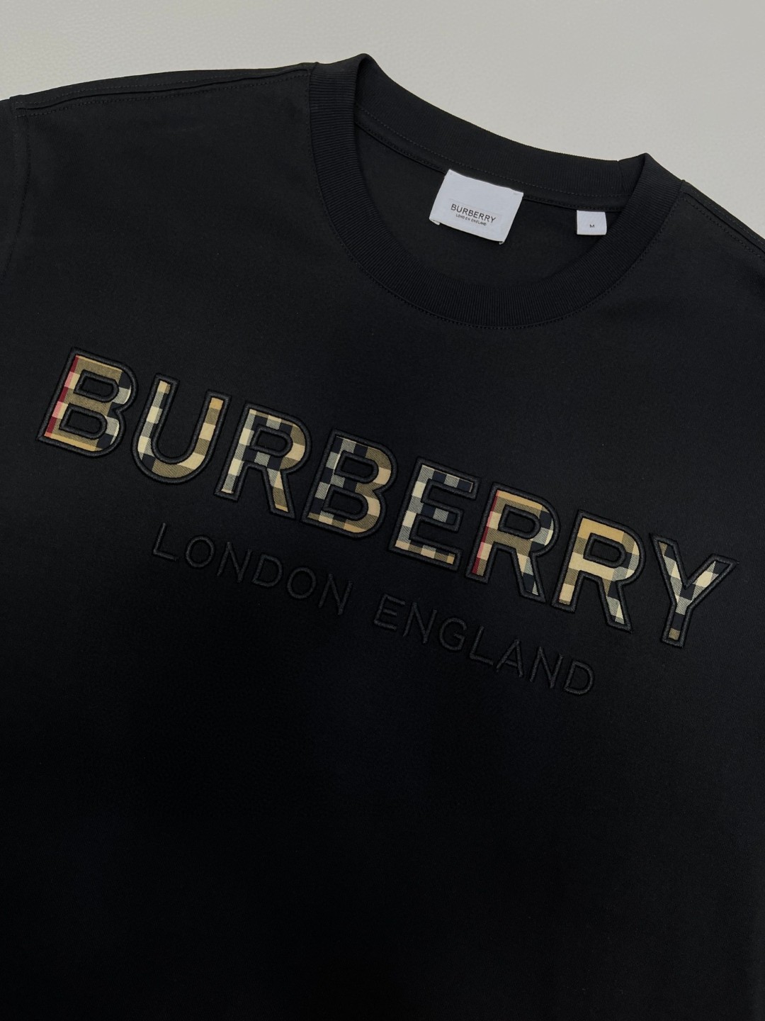 Burberry 巴宝莉 字母logo刺绣图案短袖 T恤 圆领 短款 夏季 黑色 白色 