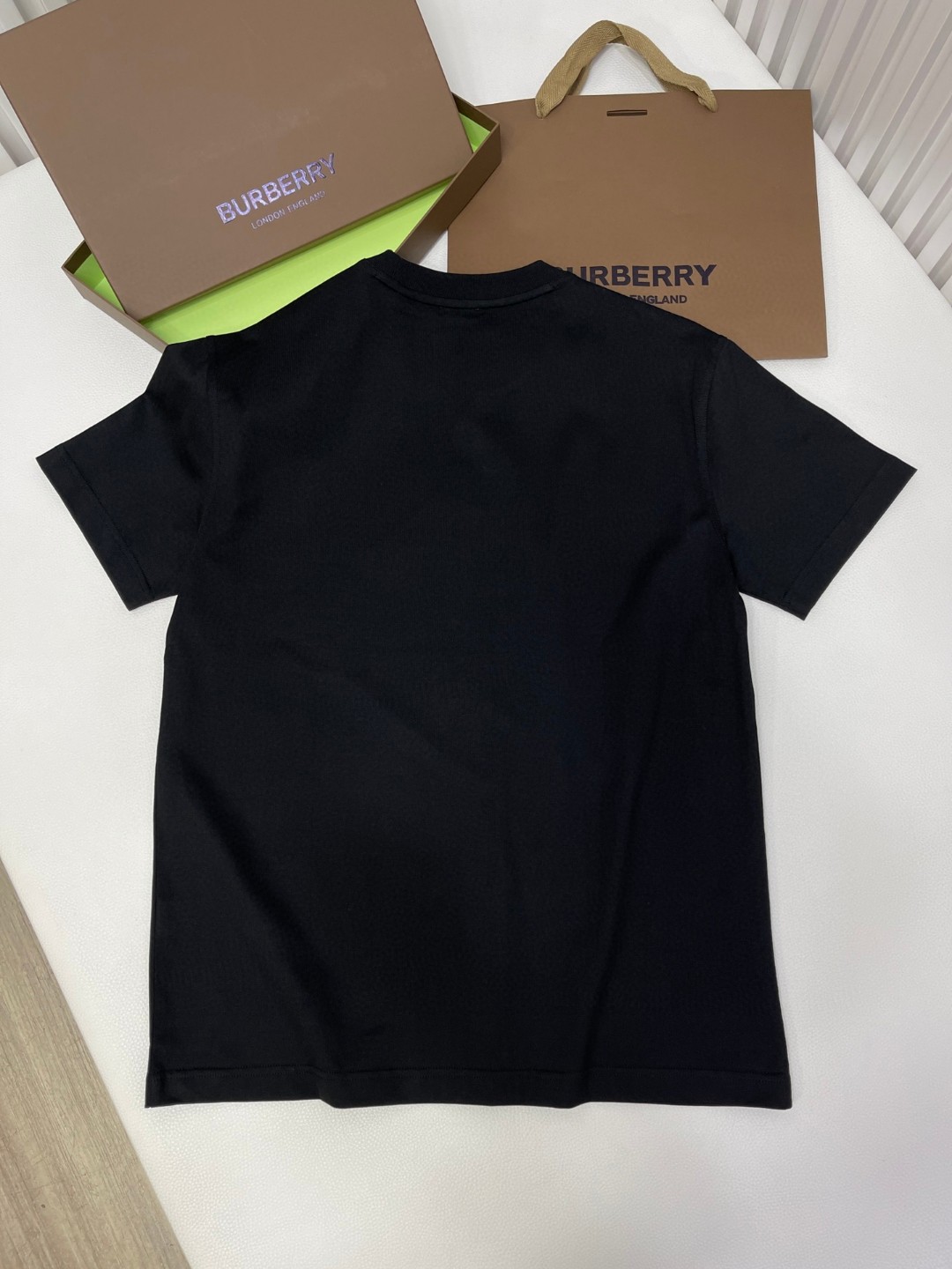 Burberry 巴宝莉 字母logo刺绣图案短袖 T恤 圆领 短款 夏季 黑色 白色 