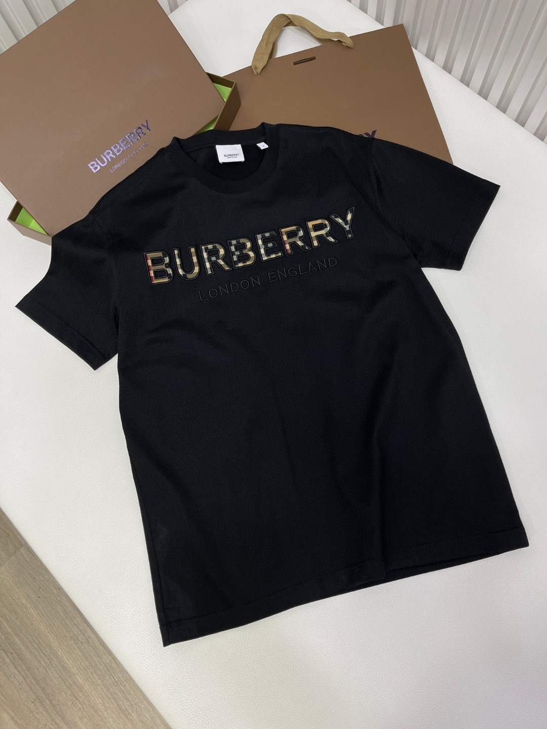 Burberry 巴宝莉 字母logo刺绣图案短袖 T恤 圆领 短款 夏季 黑色 白色 