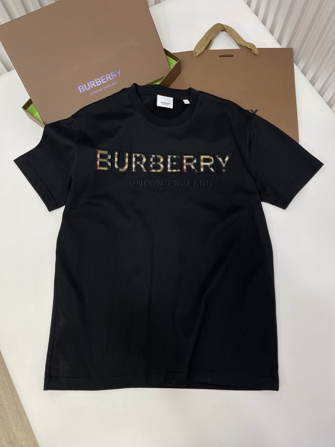 Burberry 巴宝莉 字母logo刺绣图案短袖 T恤 圆领 短款 夏季 黑色 白色 
