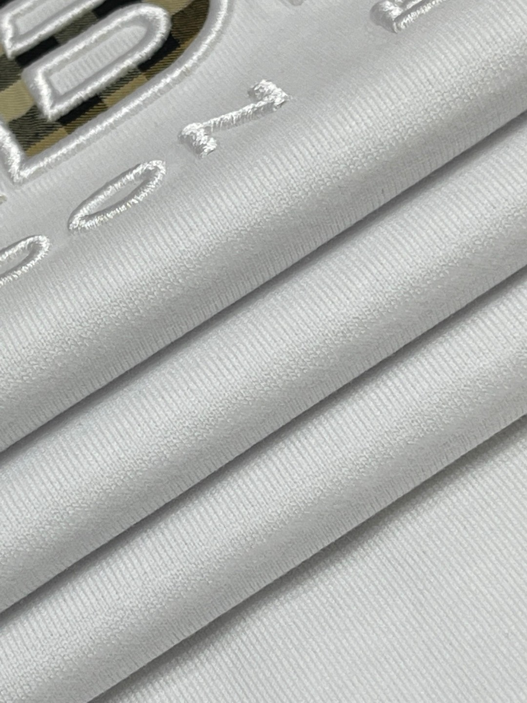 Burberry 巴宝莉 字母logo刺绣图案短袖 T恤 圆领 短款 夏季 黑色 白色 