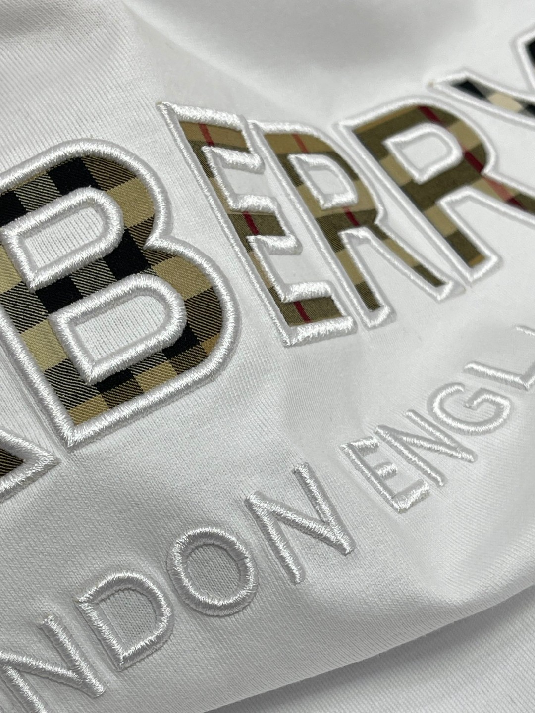 Burberry 巴宝莉 字母logo刺绣图案短袖 T恤 圆领 短款 夏季 黑色 白色 