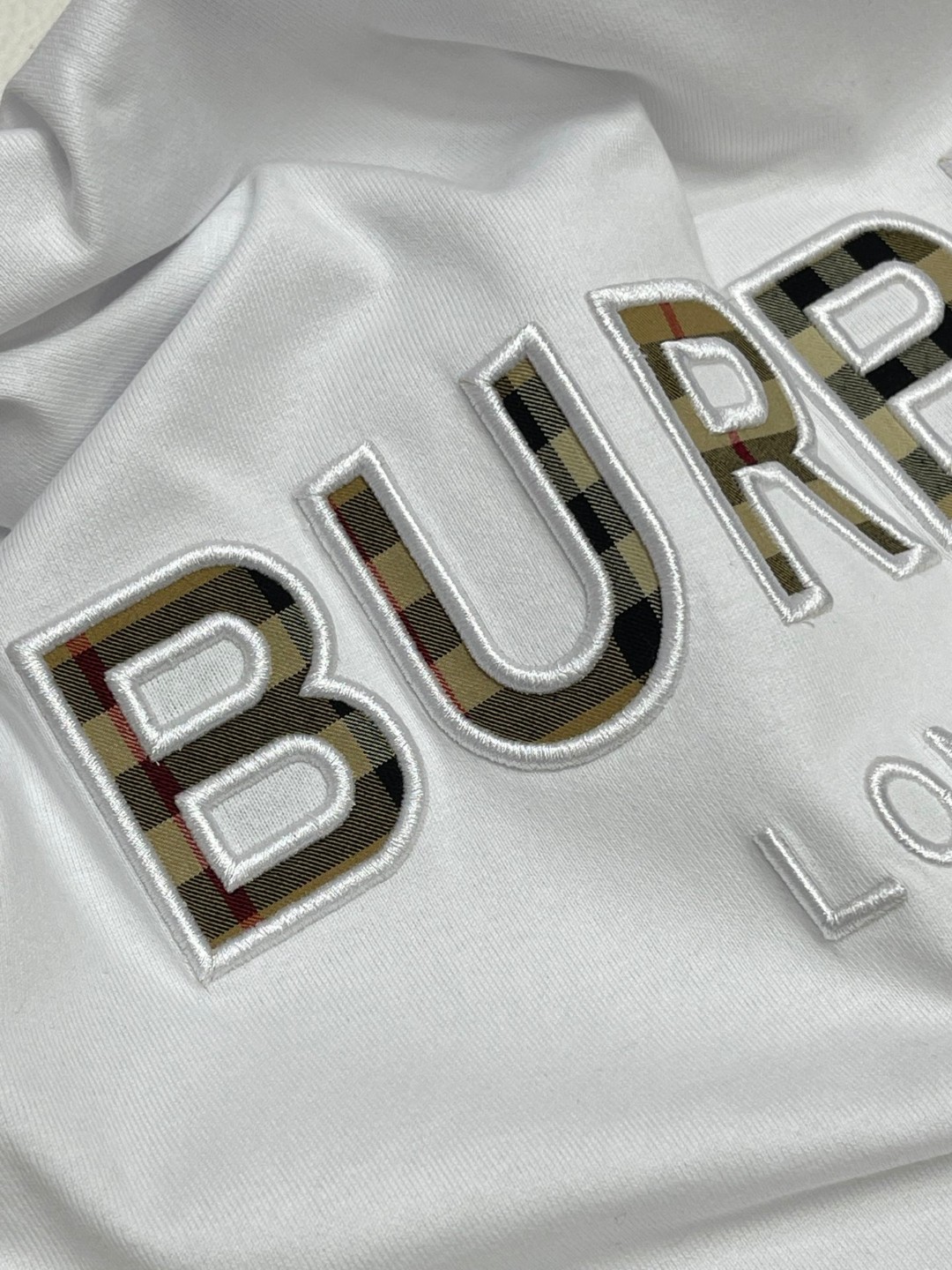 Burberry 巴宝莉 字母logo刺绣图案短袖 T恤 圆领 短款 夏季 黑色 白色 