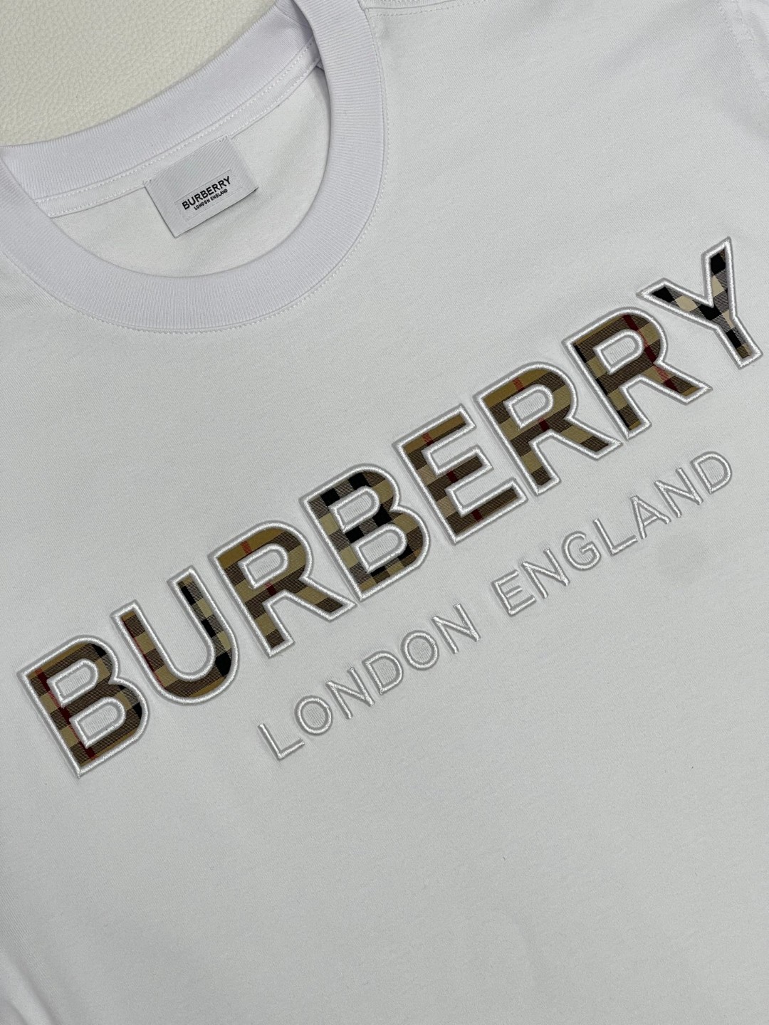 Burberry 巴宝莉 字母logo刺绣图案短袖 T恤 圆领 短款 夏季 黑色 白色 