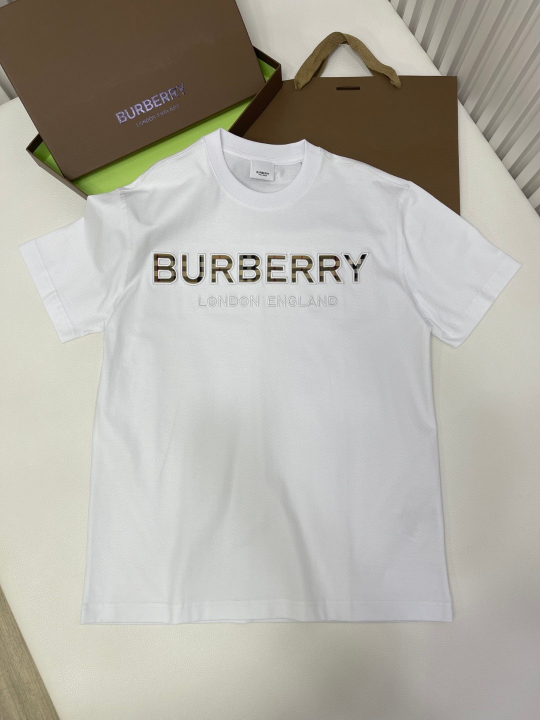 Burberry 巴宝莉 字母logo刺绣图案短袖 T恤 圆领 短款 夏季 黑色 白色 