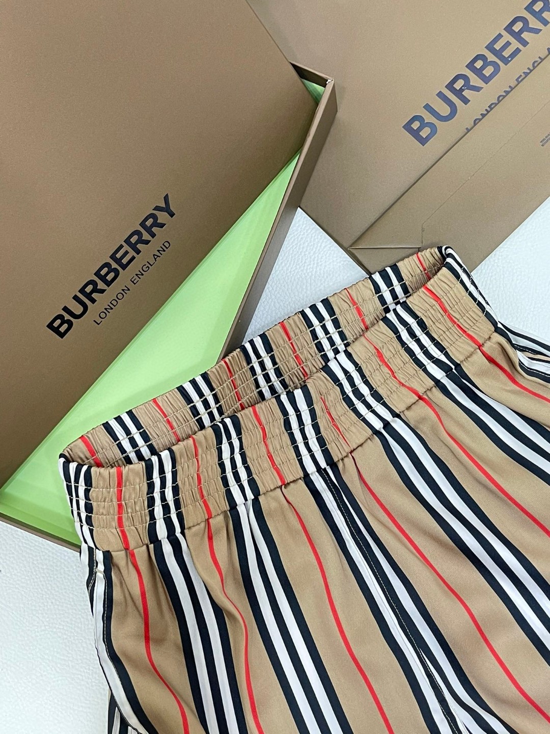 Burberry 巴宝莉 格纹丝质松紧腰 短裤 裤子 休闲裤 棕色 8014286