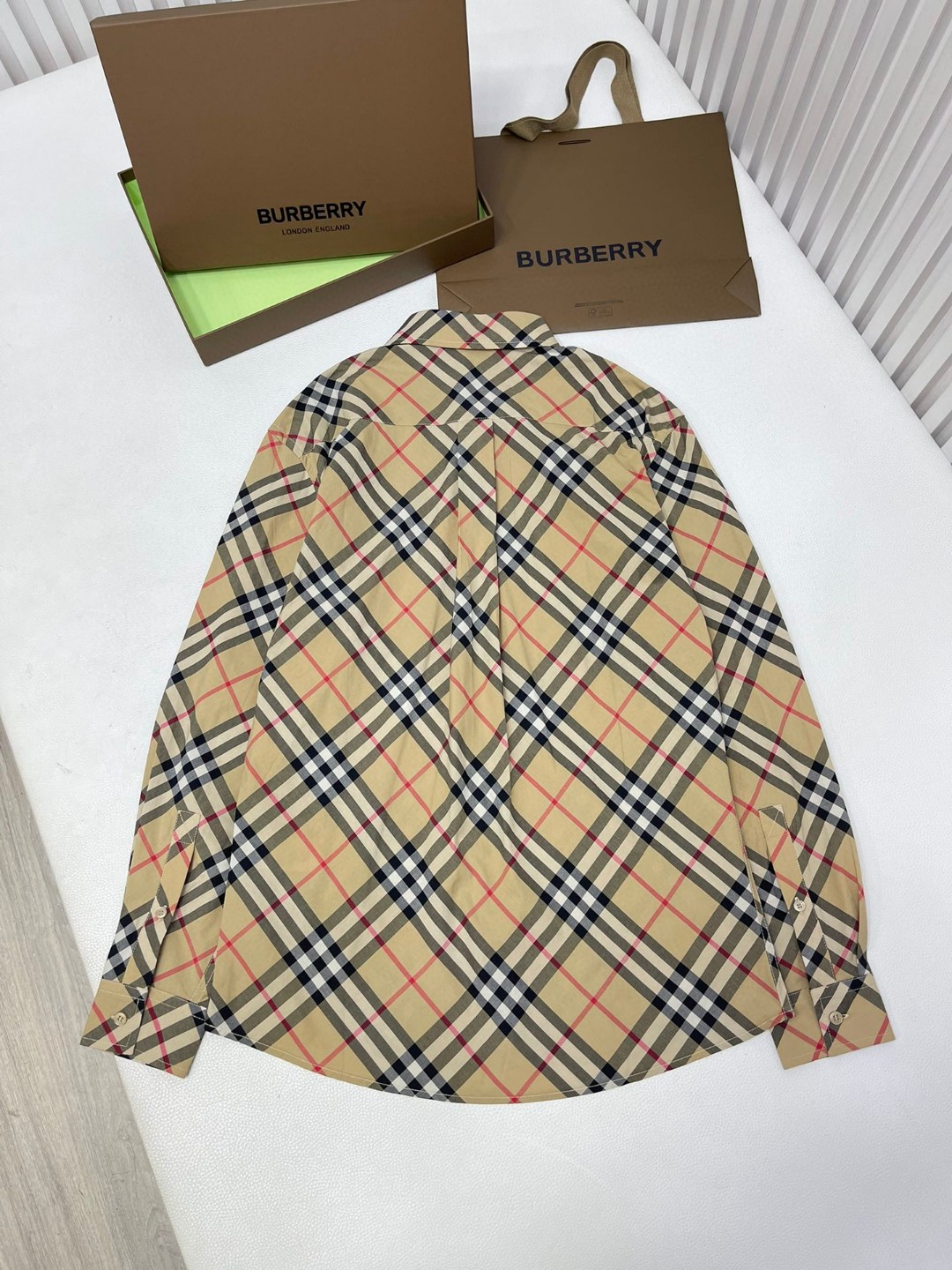 Burberry 巴宝莉 格纹字母logo印花衬衫 长袖 外套 秋冬款 男款 米色 