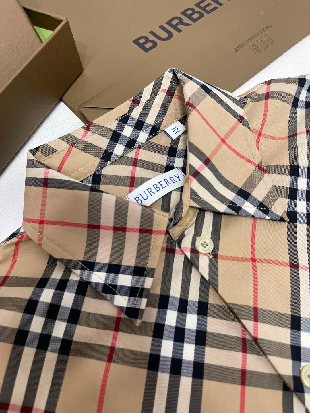 Burberry 巴宝莉 格纹字衬衫 长袖 外套 秋冬款 女款 米色