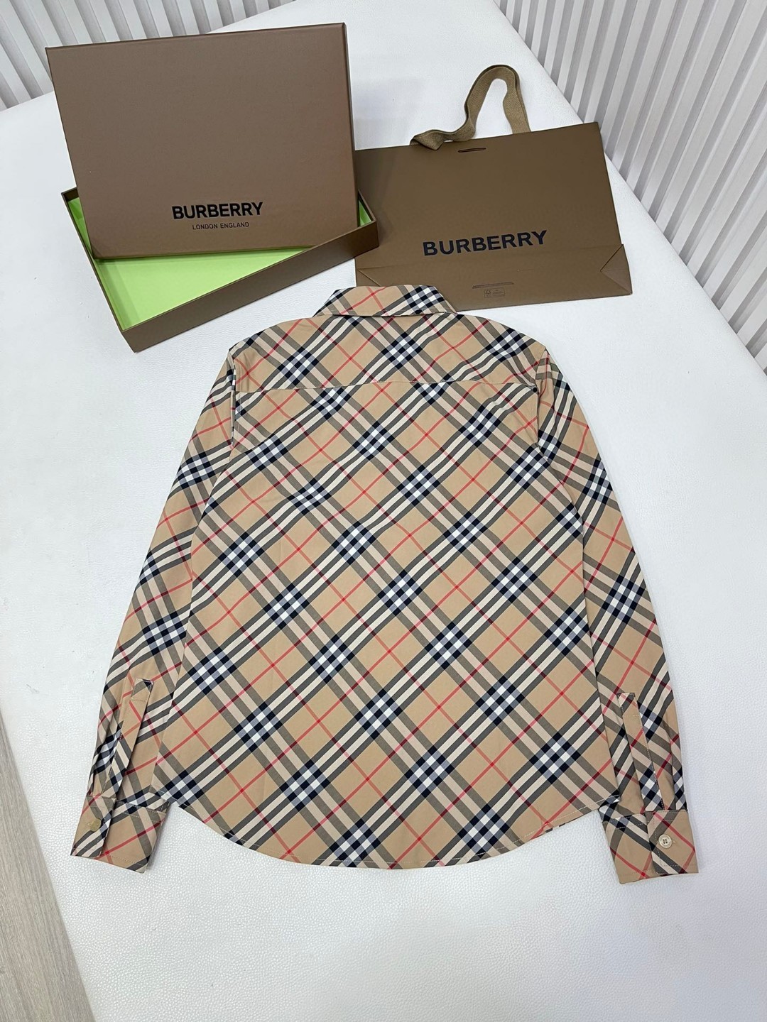 Burberry 巴宝莉 格纹字衬衫 长袖 外套 秋冬款 女款 米色