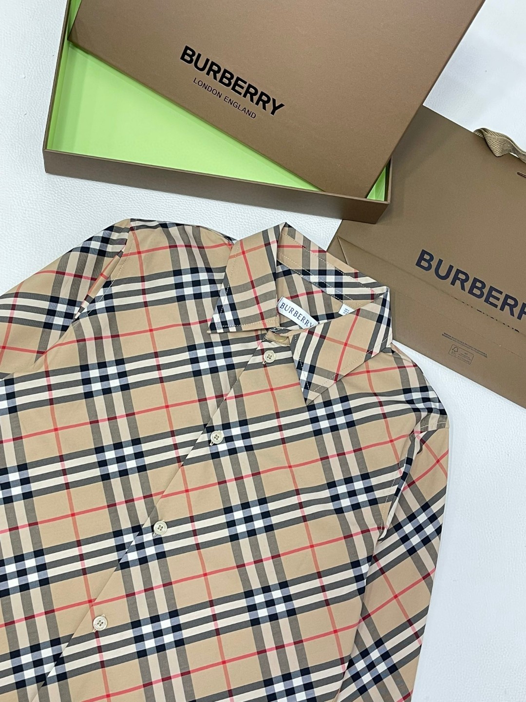 Burberry 巴宝莉 格纹字衬衫 长袖 外套 秋冬款 女款 米色