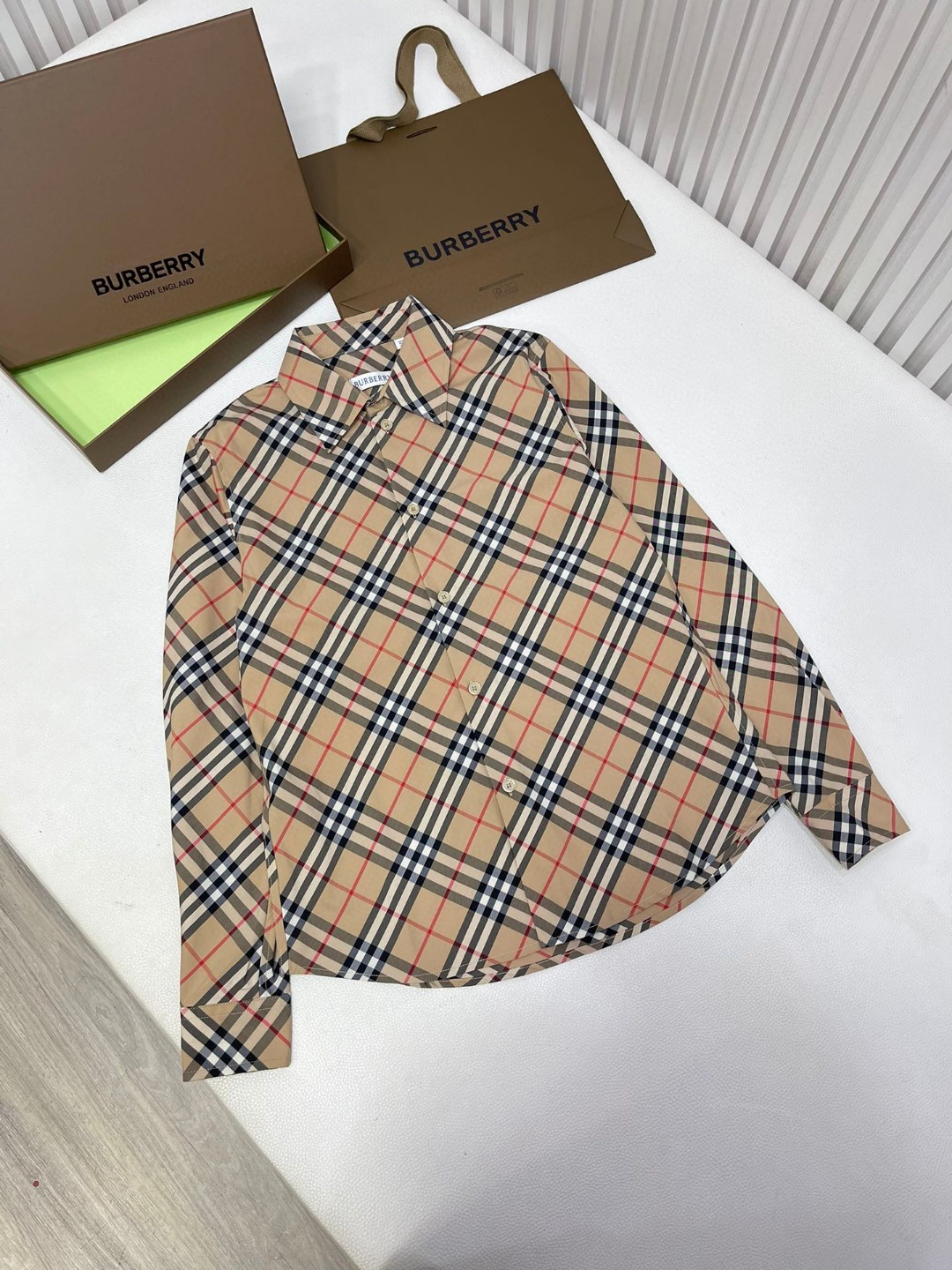Burberry 巴宝莉 格纹字衬衫 长袖 外套 秋冬款 女款 米色