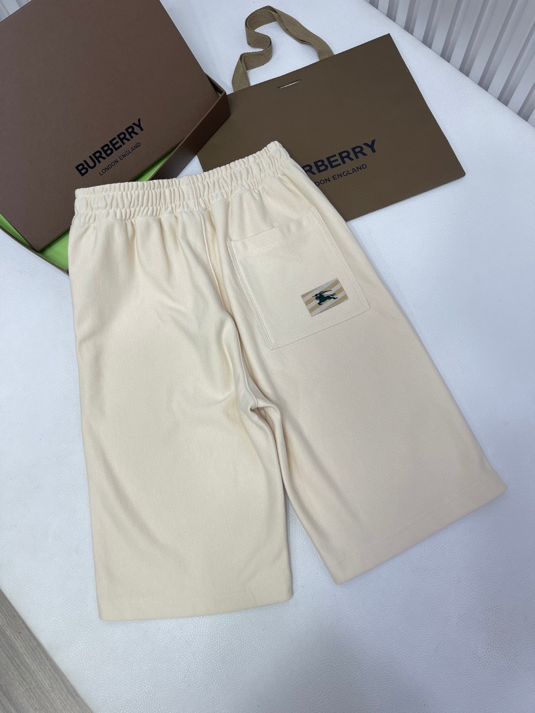 Burberry 巴宝莉 纯色口袋徽标松紧腰短裤 休闲裤 裤子 黑色 绿色 米色 80812321