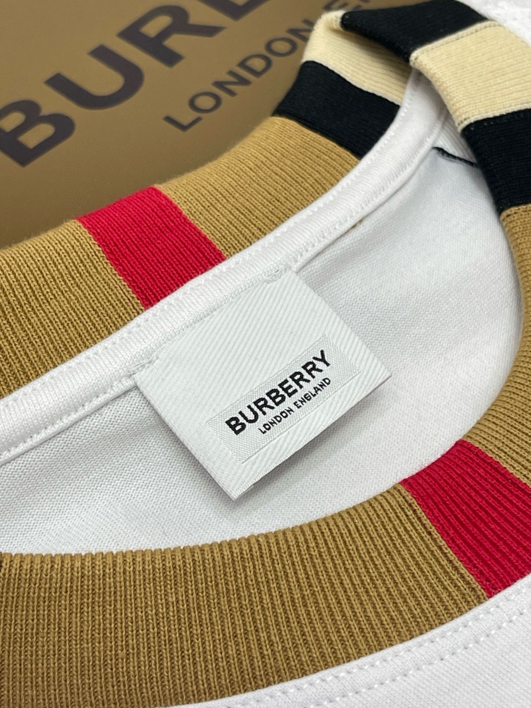 Burberry 巴宝莉 格纹领口刺绣字母logo短袖 T恤 圆领 短款 夏季 黑色 白色 8007695-A1189