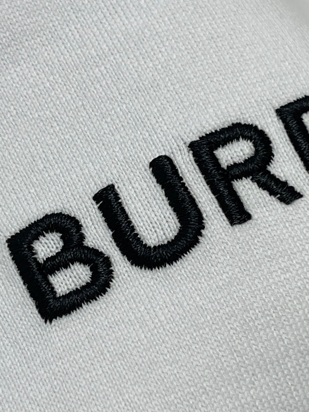 Burberry 巴宝莉 格纹领口刺绣字母logo短袖 T恤 圆领 短款 夏季 黑色 白色 8007695-A1189