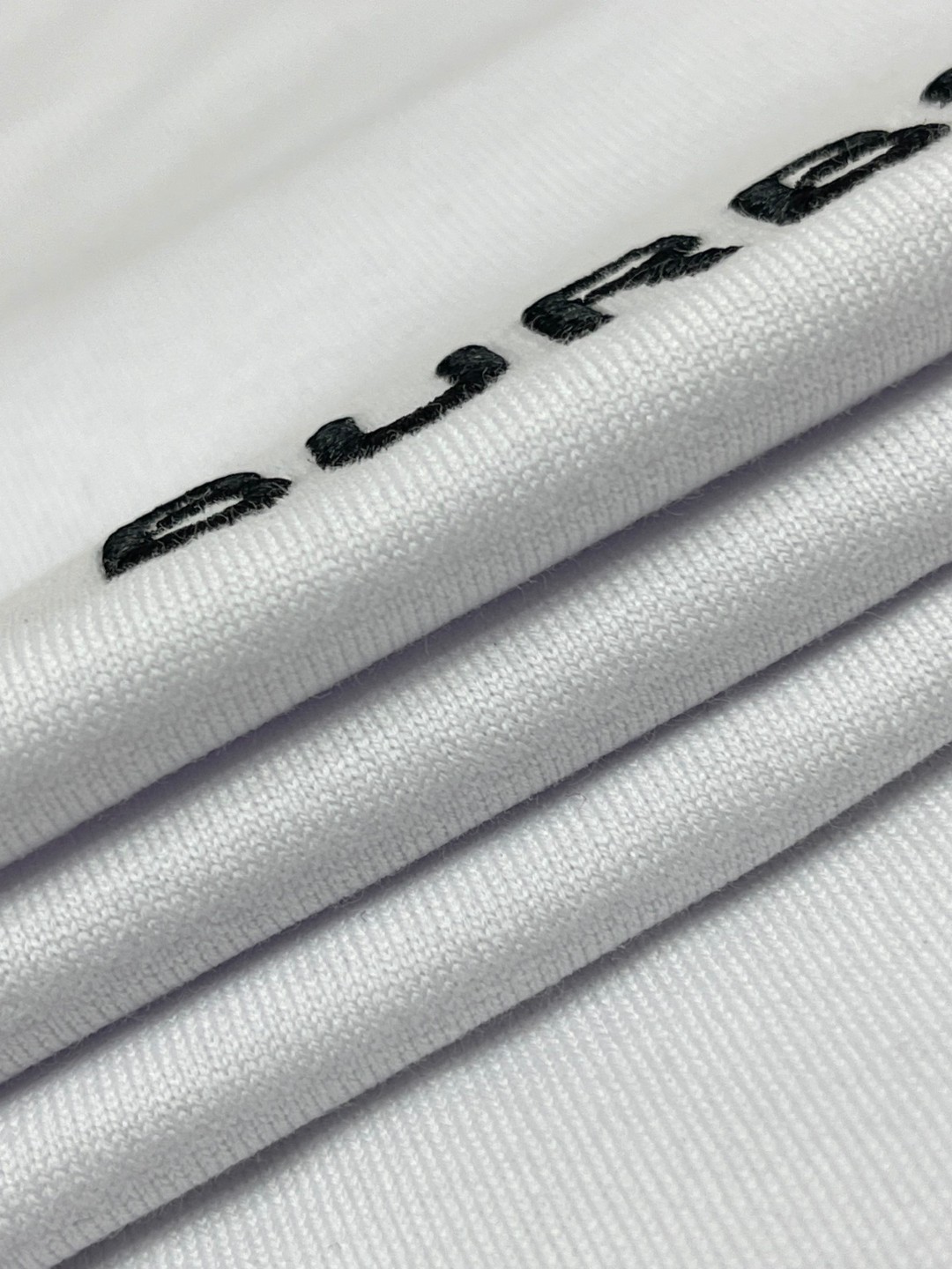 Burberry 巴宝莉 格纹领口刺绣字母logo短袖 T恤 圆领 短款 夏季 黑色 白色 8007695-A1189