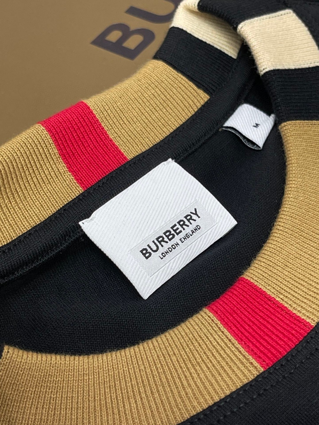 Burberry 巴宝莉 格纹领口刺绣字母logo短袖 T恤 圆领 短款 夏季 黑色 白色 8007695-A1189