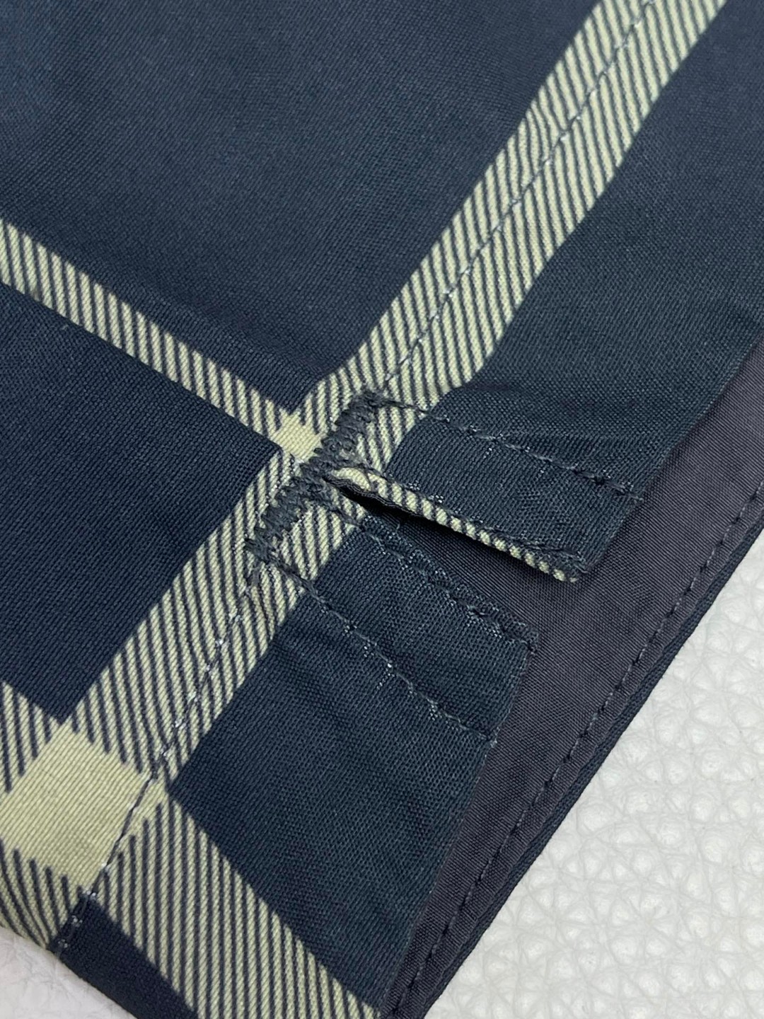 Burberry 巴宝莉 格纹抽绳游泳裤 短裤 裤子 灰色 80991651