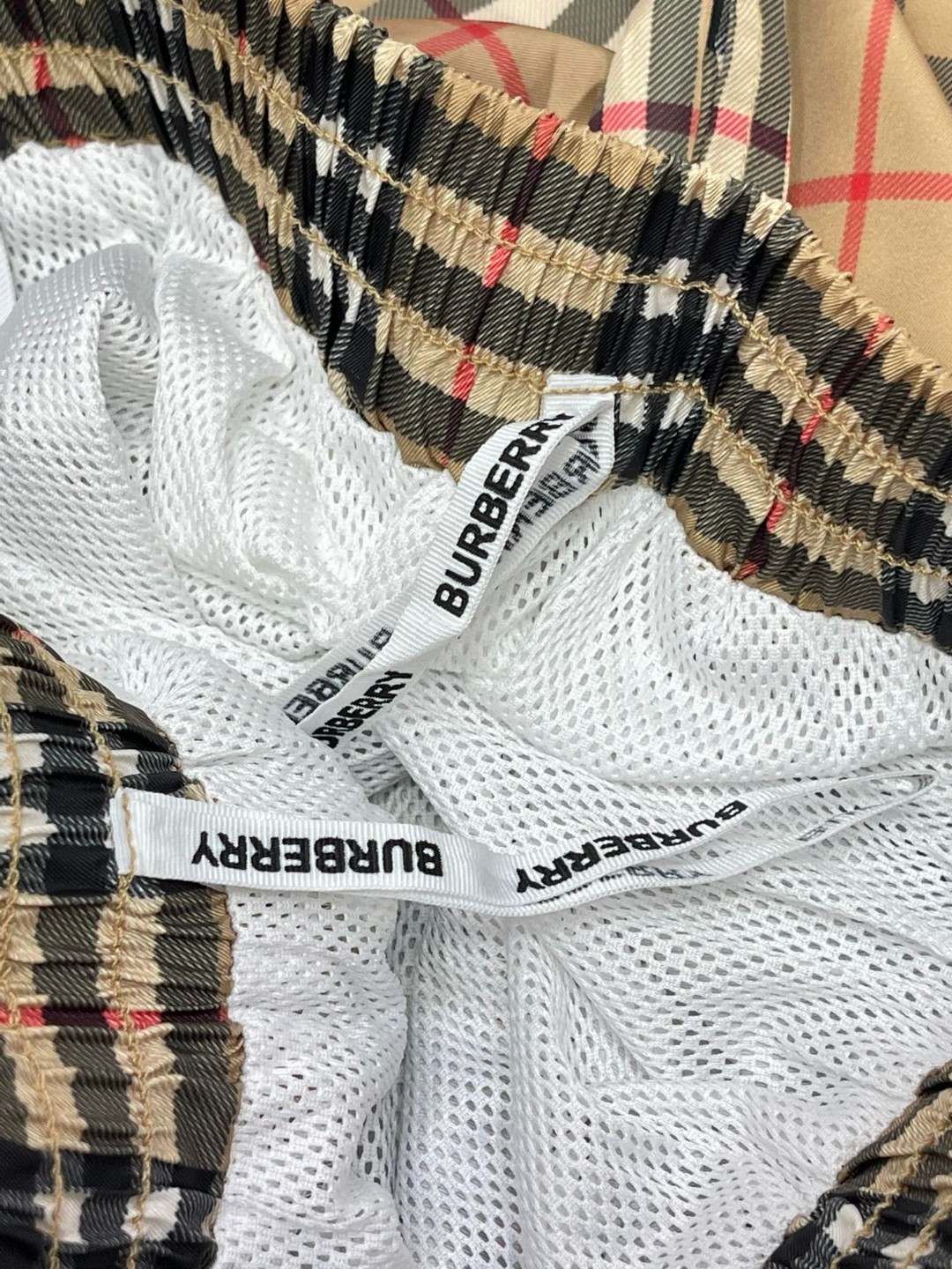 Burberry 巴宝莉 格纹速干松紧腰短裤 休闲裤 裤子 米色