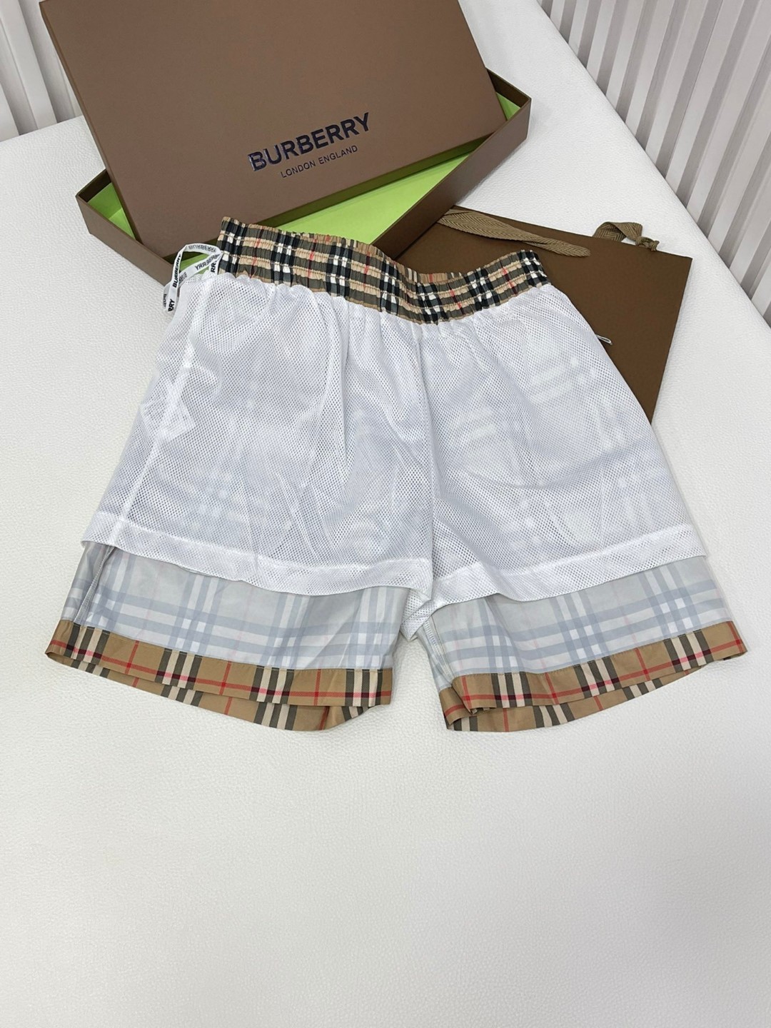 Burberry 巴宝莉 格纹速干松紧腰短裤 休闲裤 裤子 米色