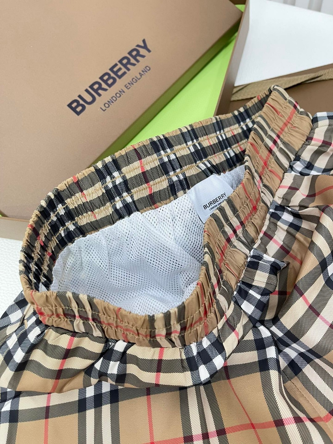 Burberry 巴宝莉 格纹速干松紧腰短裤 休闲裤 裤子 米色