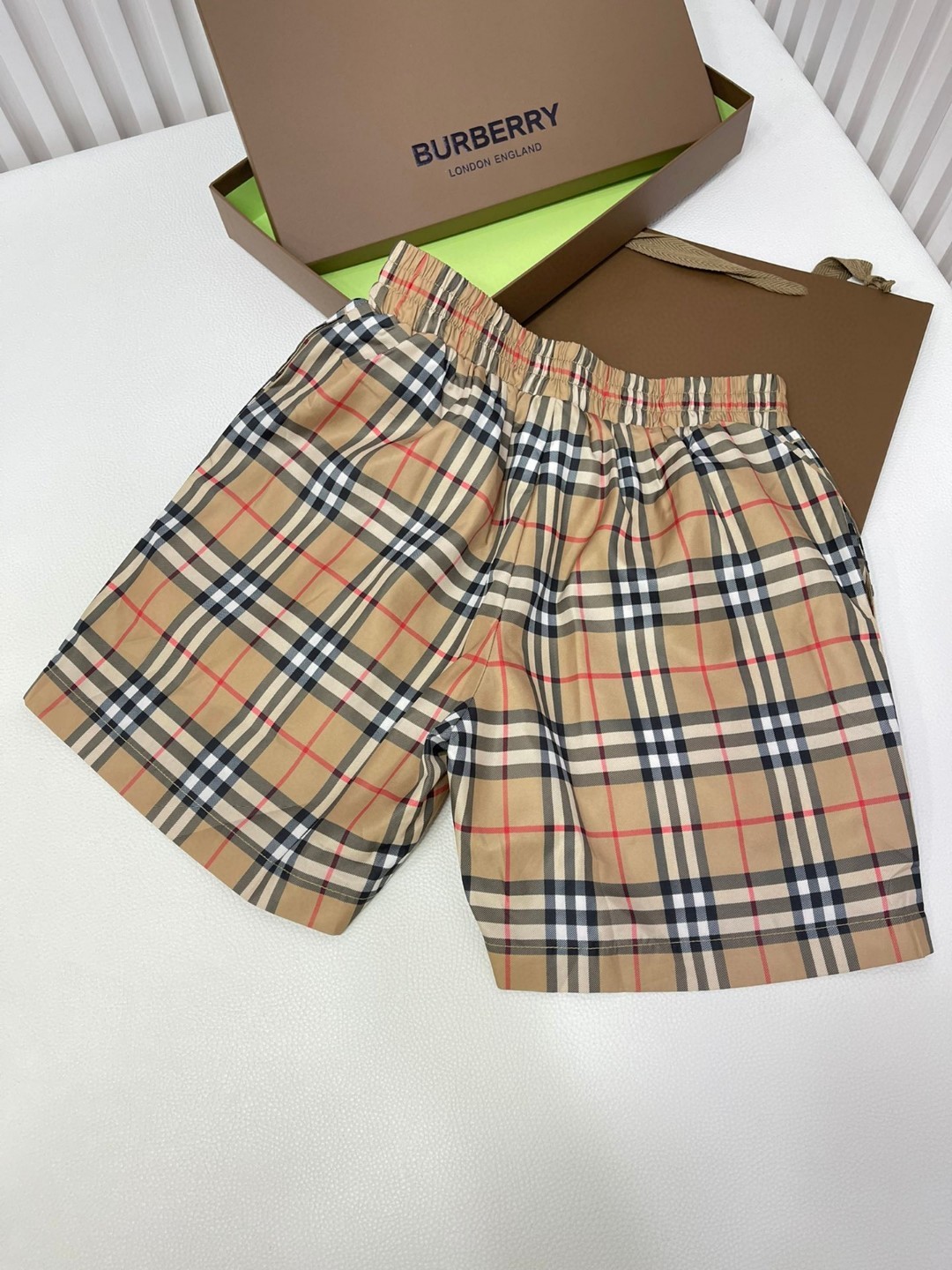 Burberry 巴宝莉 格纹速干松紧腰短裤 休闲裤 裤子 米色