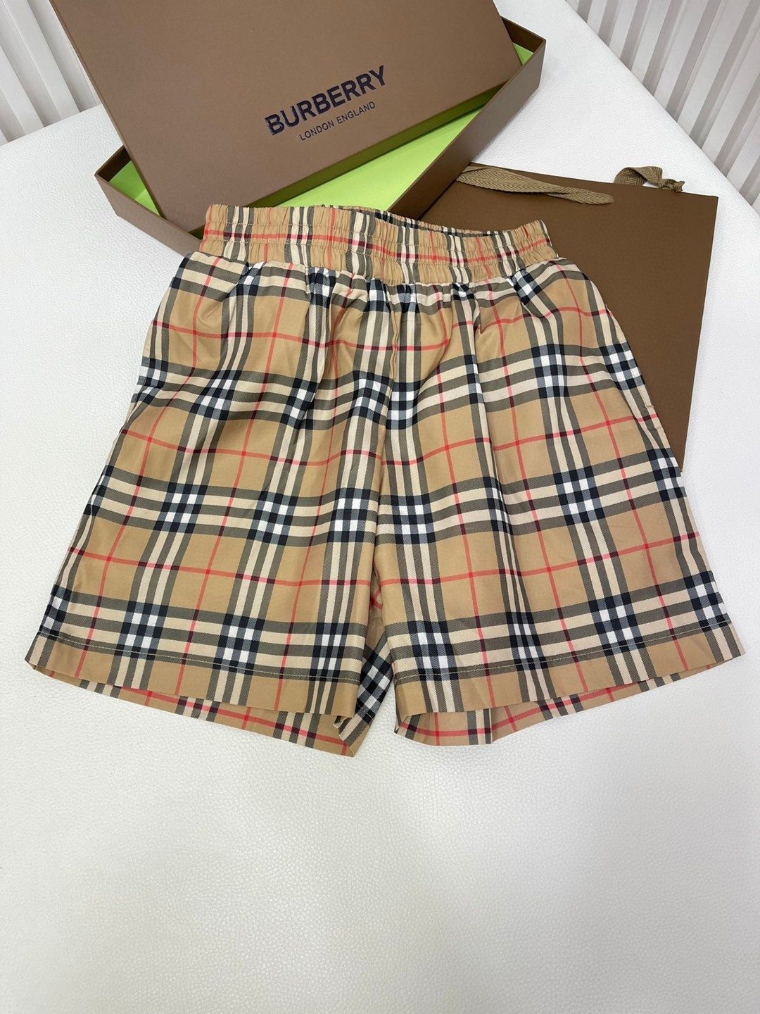 Burberry 巴宝莉 格纹速干松紧腰短裤 休闲裤 裤子 米色