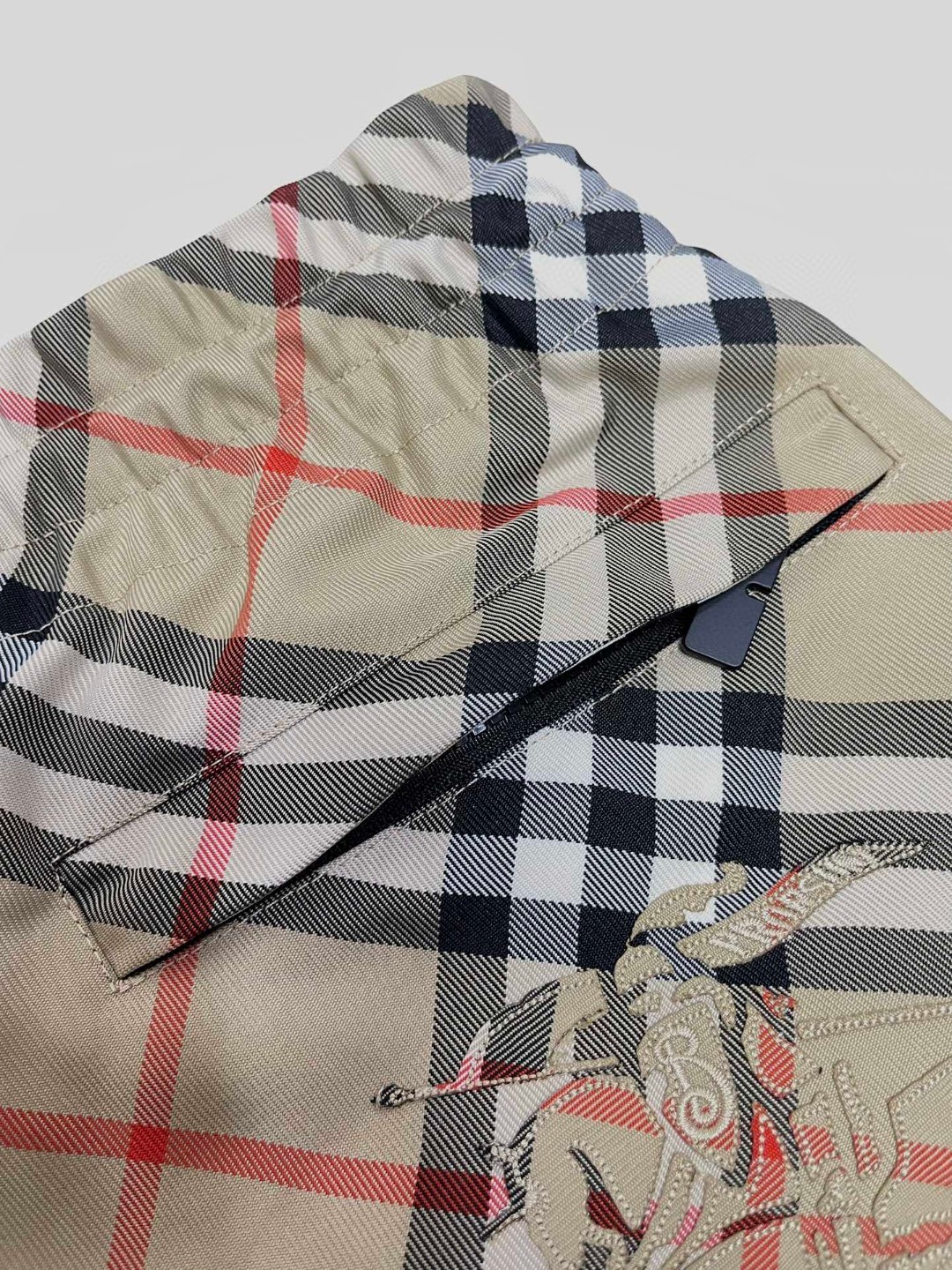 Burberry 巴宝莉 格纹拉链口袋刺绣战马图案松紧腰短裤 裤子 休闲裤 灰色 米色 