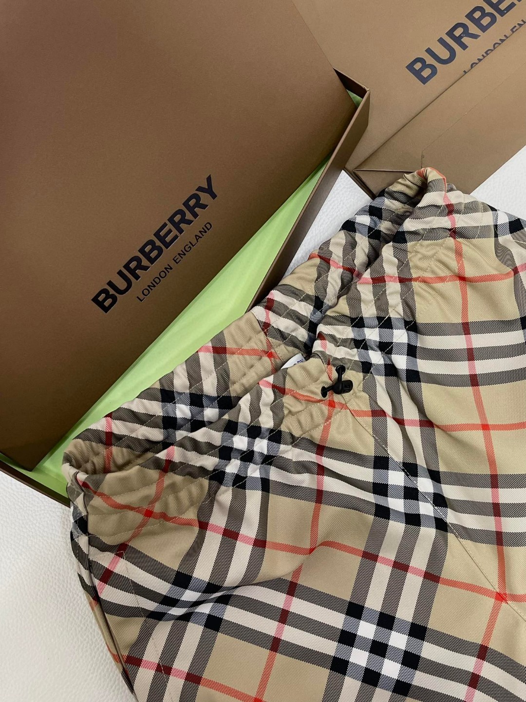 Burberry 巴宝莉 格纹拉链口袋刺绣战马图案松紧腰短裤 裤子 休闲裤 灰色 米色 