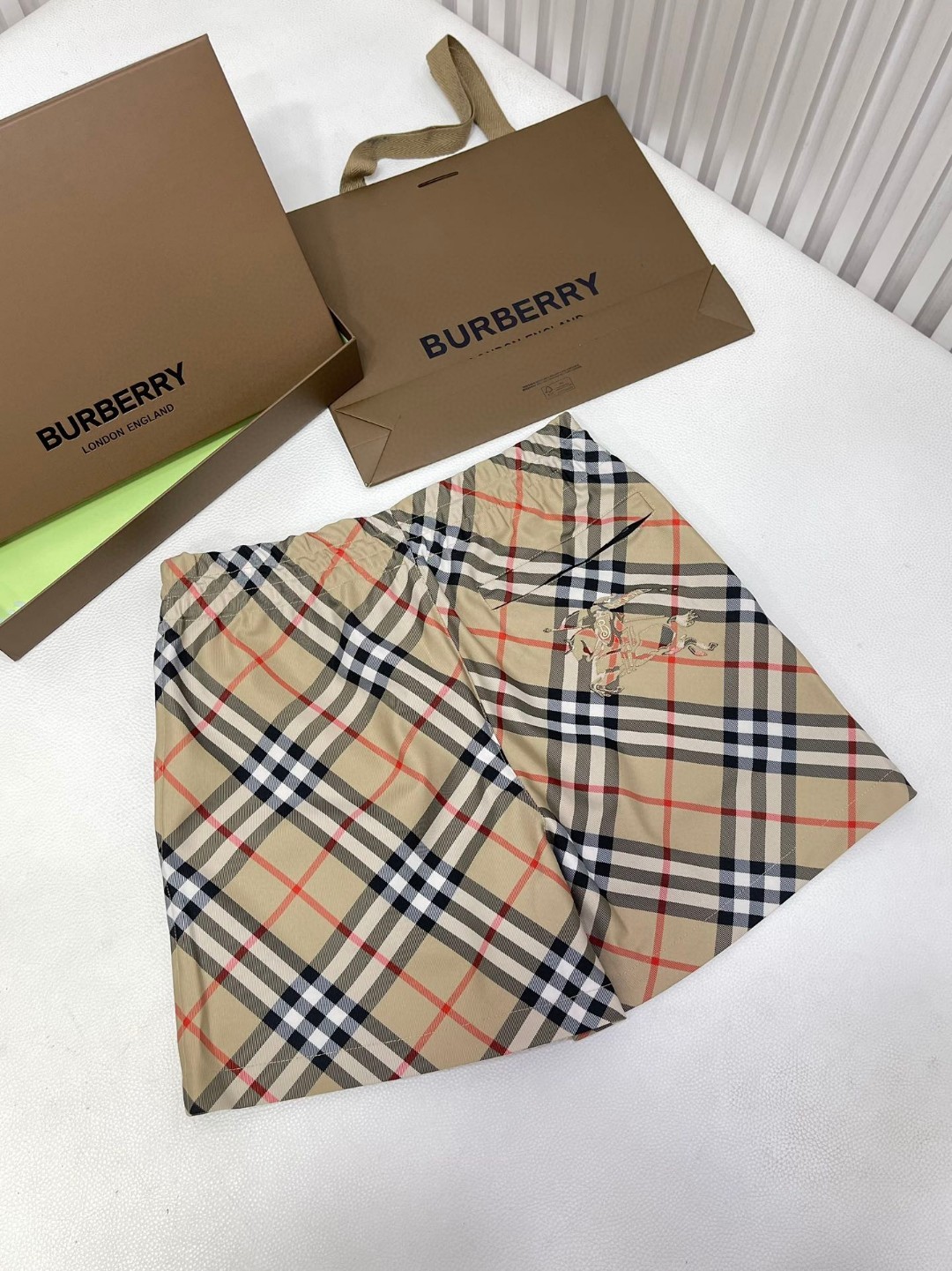 Burberry 巴宝莉 格纹拉链口袋刺绣战马图案松紧腰短裤 裤子 休闲裤 灰色 米色 