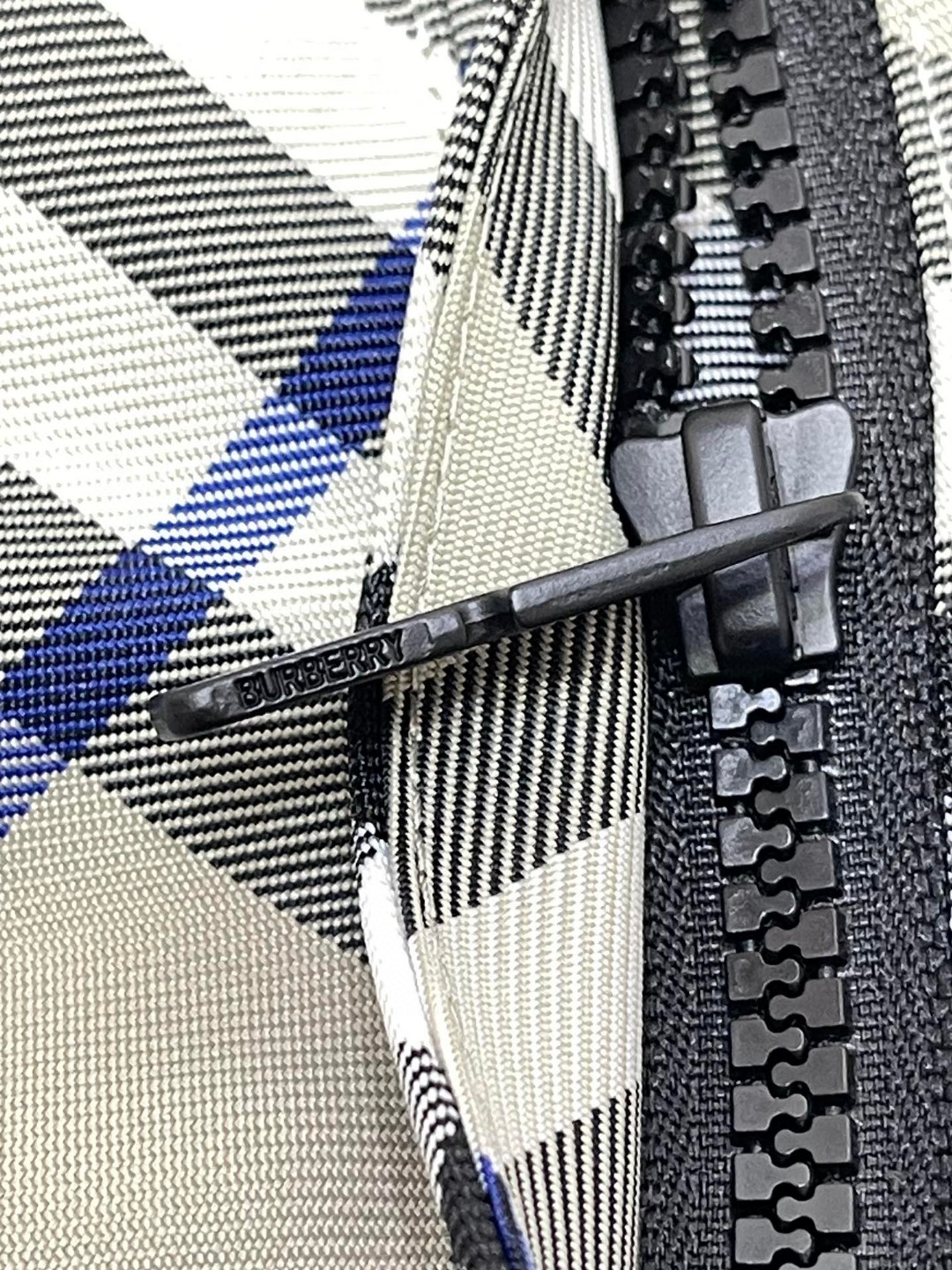 Burberry 巴宝莉 格纹拉链口袋刺绣战马图案松紧腰短裤 裤子 休闲裤 灰色 米色 