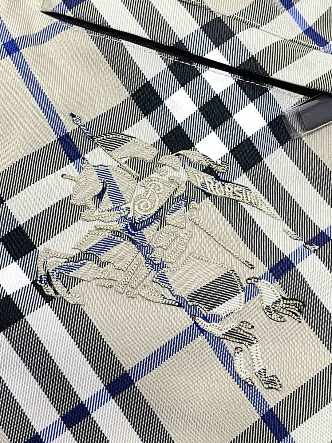 Burberry 巴宝莉 格纹拉链口袋刺绣战马图案松紧腰短裤 裤子 休闲裤 灰色 米色 