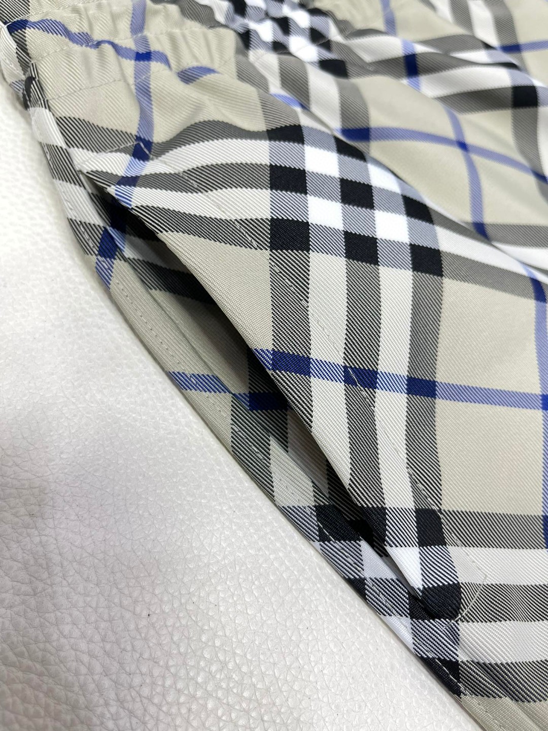 Burberry 巴宝莉 格纹拉链口袋刺绣战马图案松紧腰短裤 裤子 休闲裤 灰色 米色 