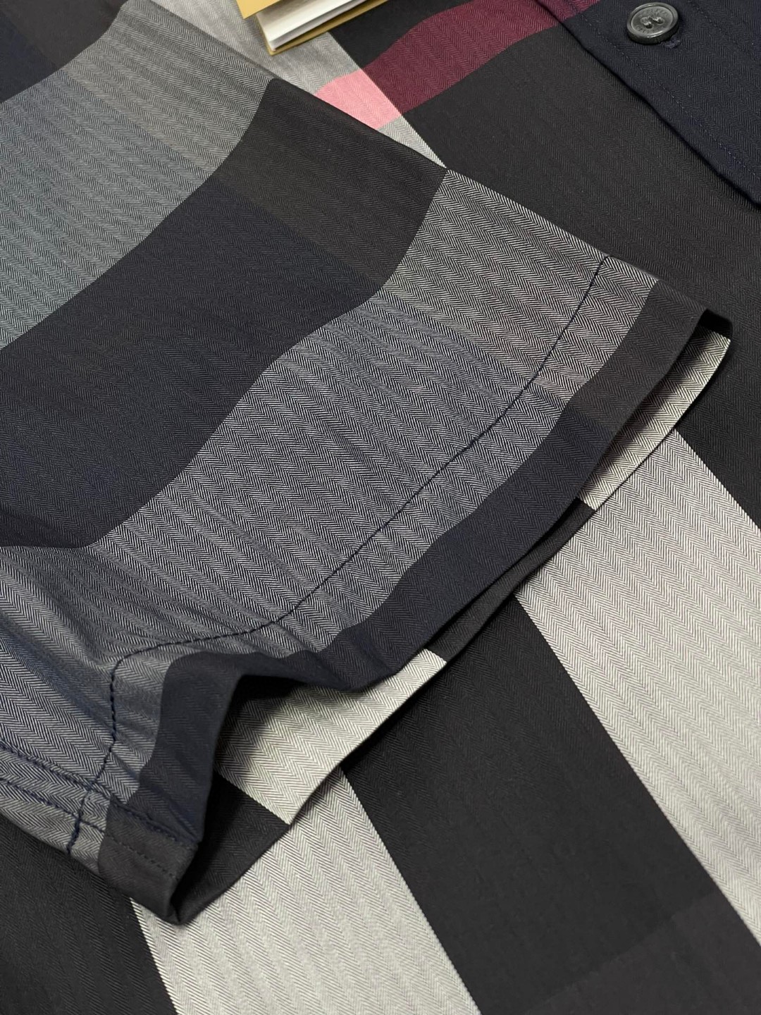 Burberry 巴宝莉 格纹翻领单排扣衬衫 短袖 夏季 蓝色 黑色 绿色 80876371