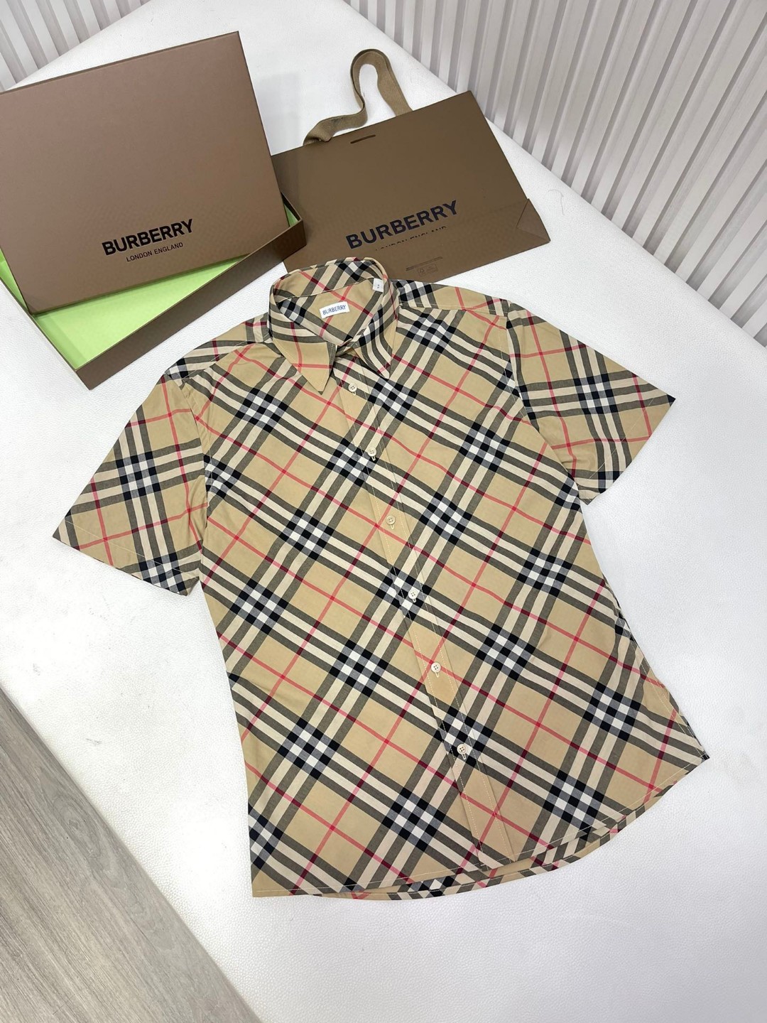 Burberry 巴宝莉 格纹单排扣衬衫 短袖 夏季 青苔色 沙色 80876371