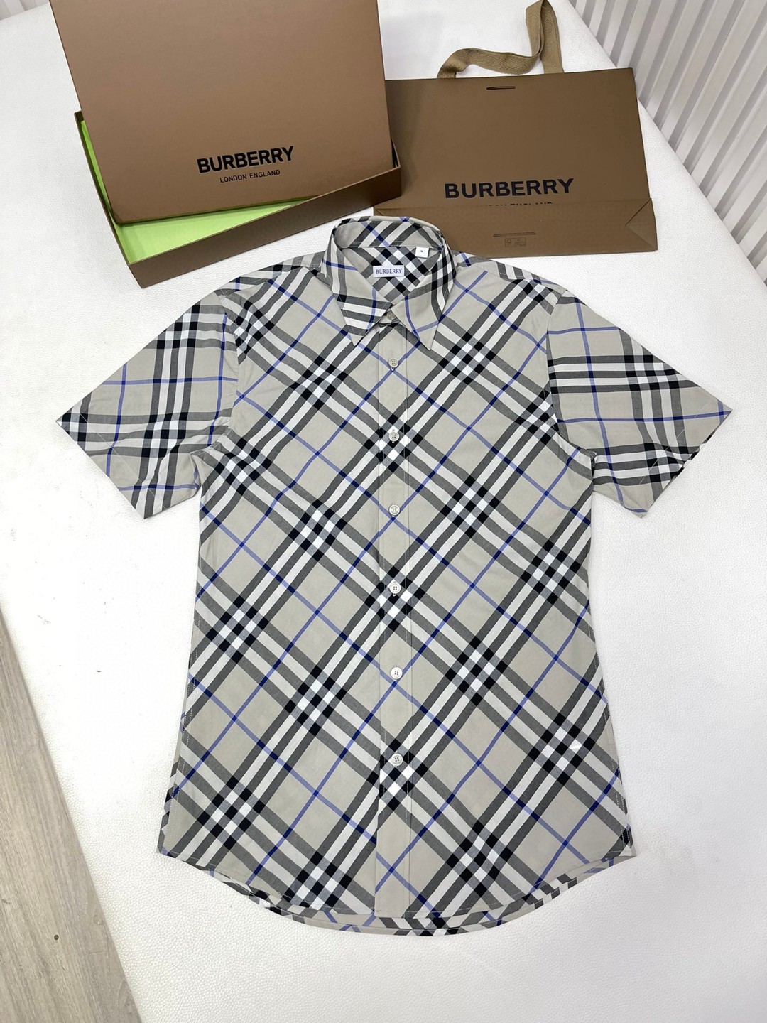 Burberry 巴宝莉 格纹单排扣衬衫 短袖 夏季 青苔色 沙色 80876371