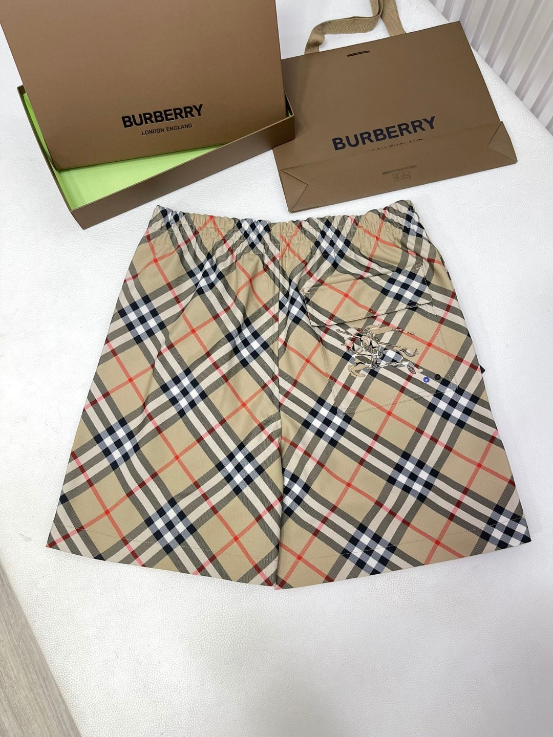 Burberry 巴宝莉 格纹口袋刺绣战马图案松紧腰短裤 裤子 休闲裤 米色 