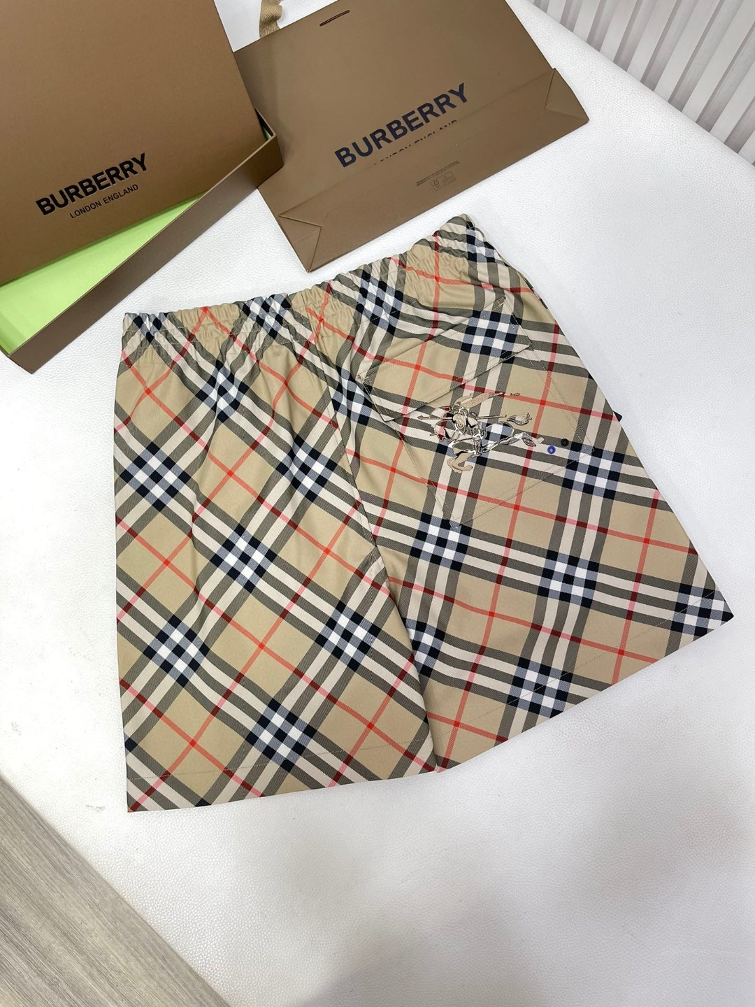 Burberry 巴宝莉 格纹口袋刺绣战马图案松紧腰短裤 裤子 休闲裤 米色 