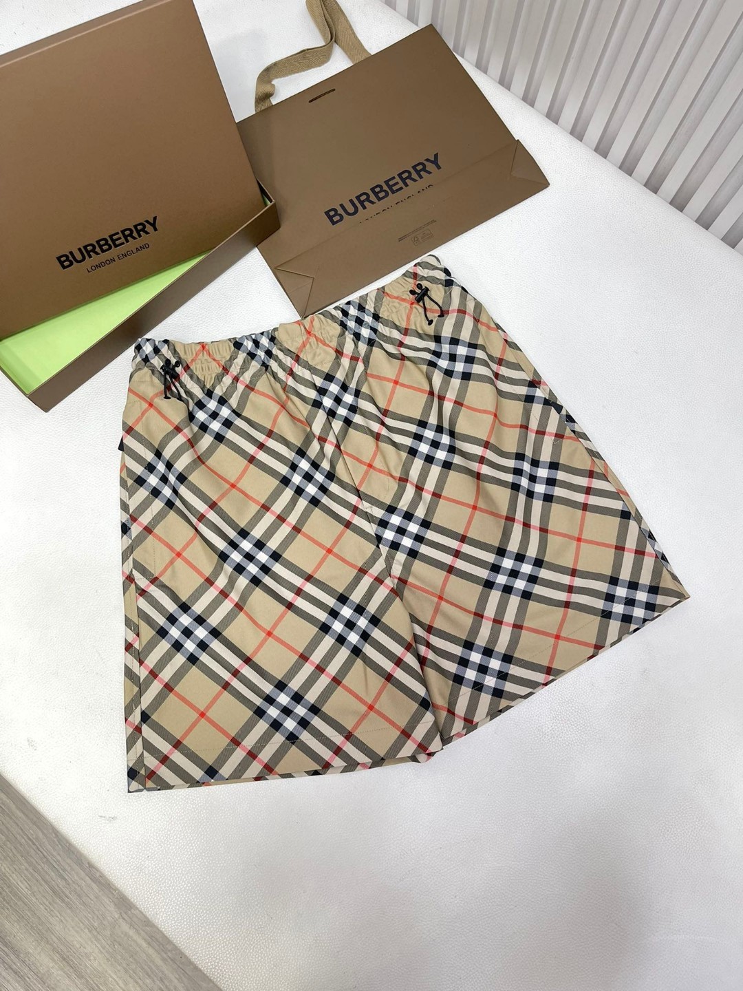 Burberry 巴宝莉 格纹口袋刺绣战马图案松紧腰短裤 裤子 休闲裤 米色 