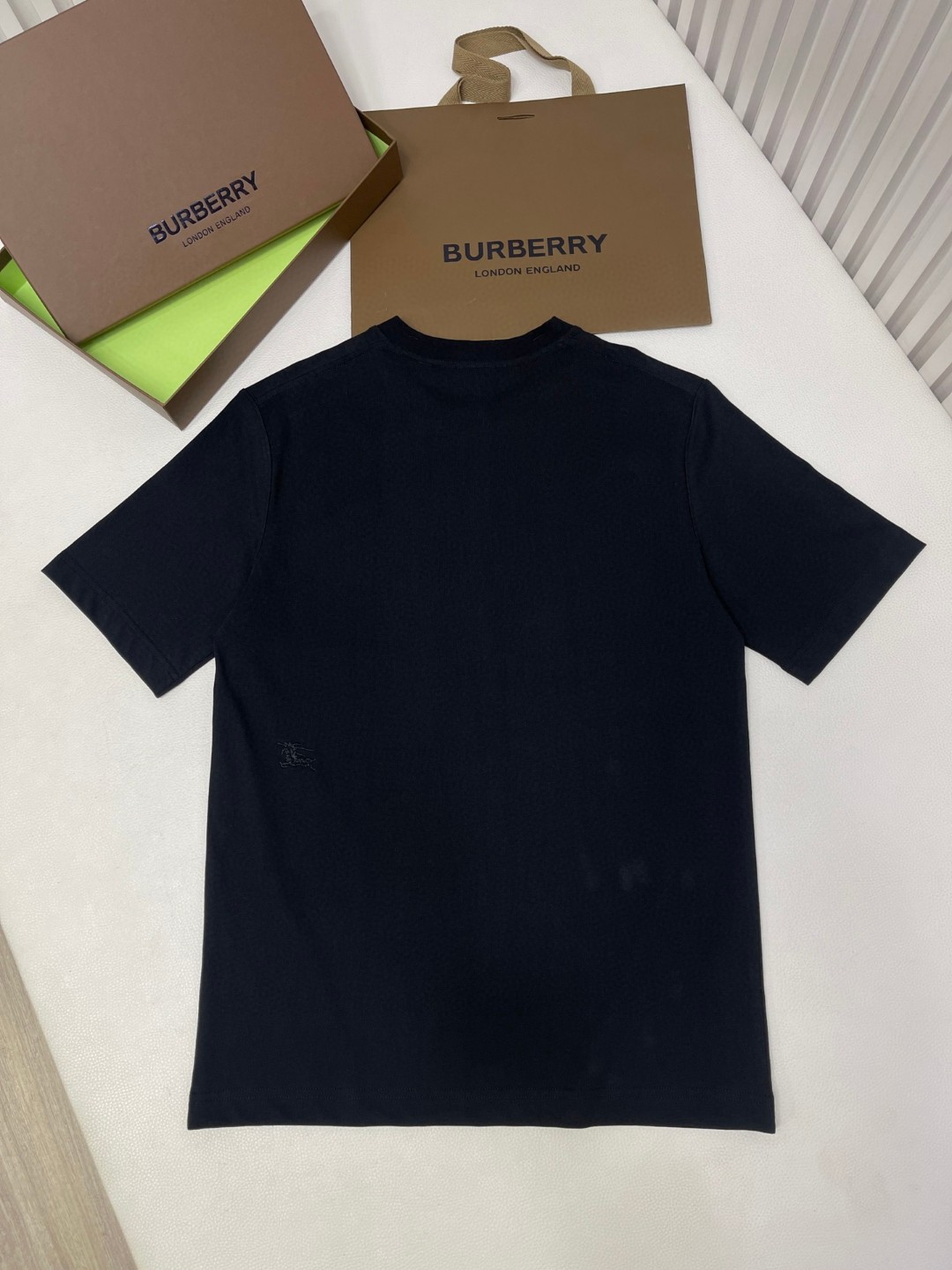 Burberry 巴宝莉 纯色刺绣战马图案 短袖 T恤 圆领 短款 夏季 黑色 白色 豆绿色 墨绿色